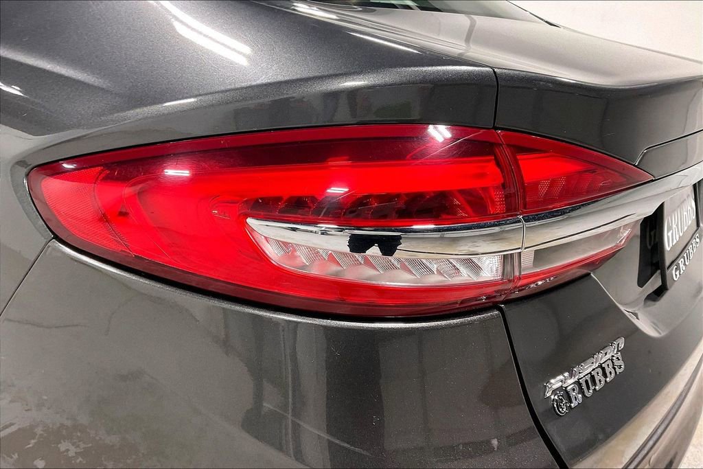 Used 2018 Ford Fusion SE w/ Fusion SE Technology Package image 38