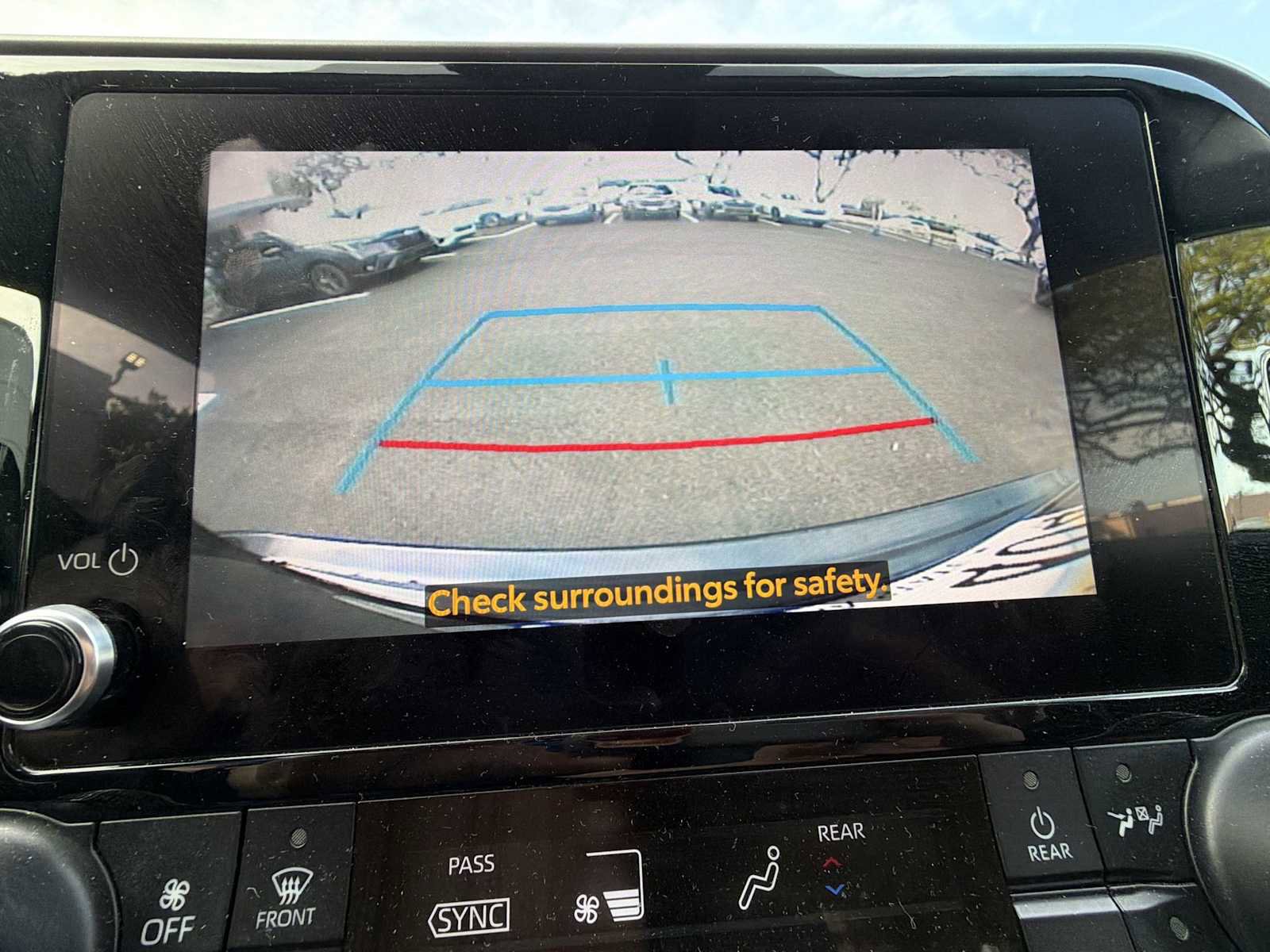 Used 2023 Toyota Highlander L image 18