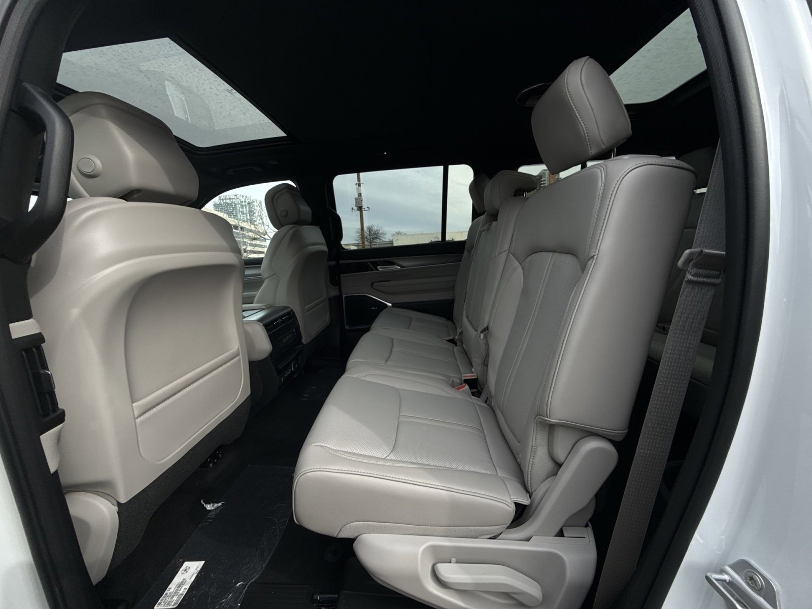 New 2026 Jeep Grand Wagoneer L 4WD w/ Premium Group I image 25