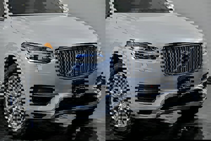 Used 2016 Volvo XC90 T8 Inscription image 2