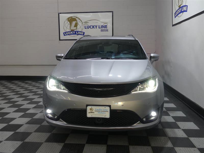 Used 2018 Chrysler Pacifica Limited w/ Advanced Safetytec Group FWD image 2