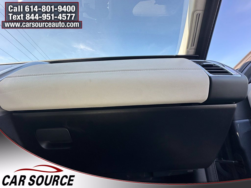 Used 2025 Land Rover Discovery Dynamic SE AWD/4WD image 28