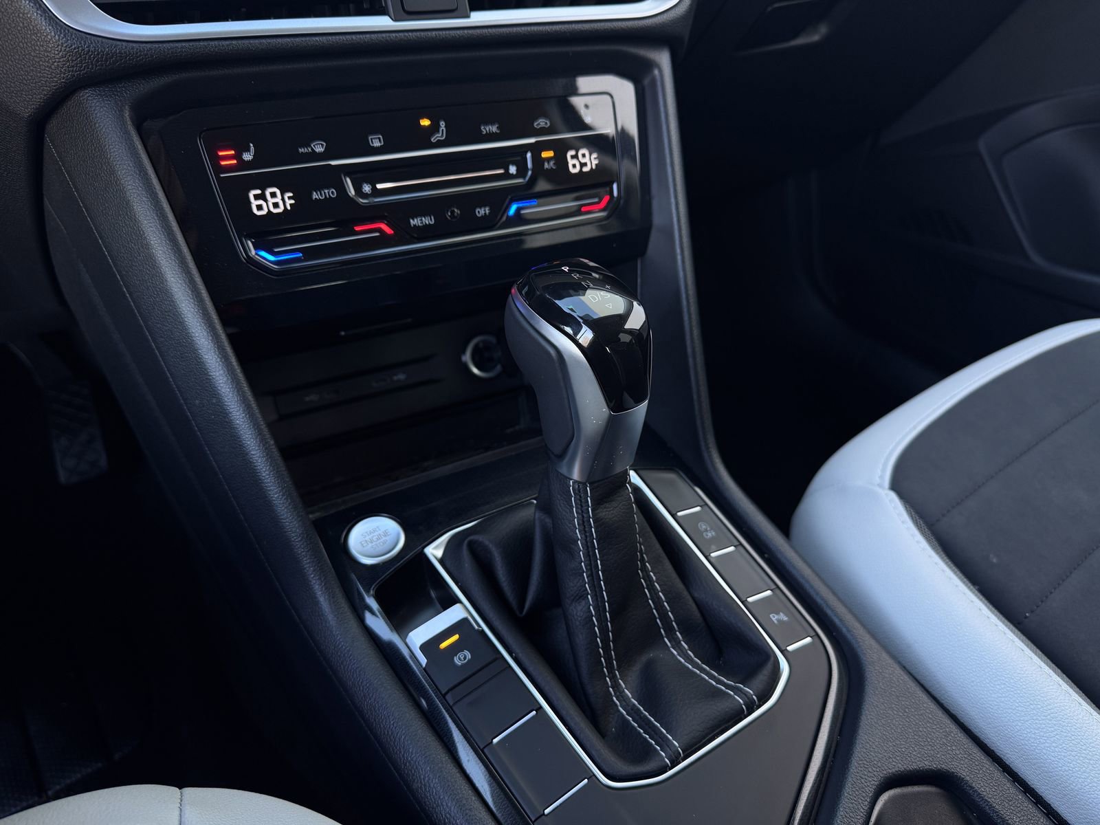 New 2025 Volkswagen Taos SE image 19