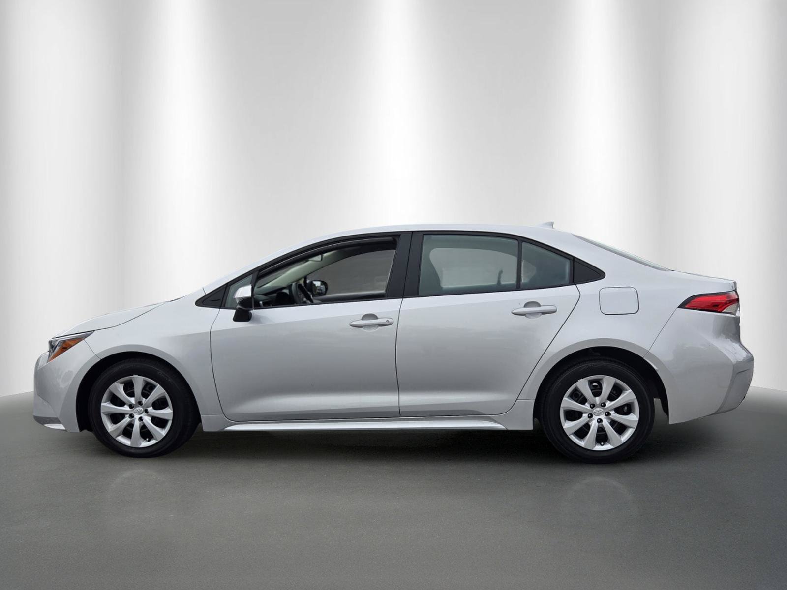 Used 2024 Toyota Corolla LE FWD image 4