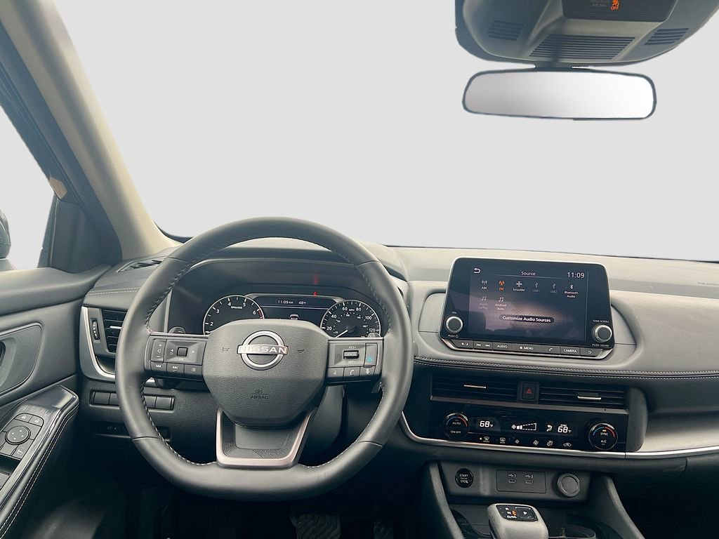 Used 2025 Nissan Rogue SV image 22