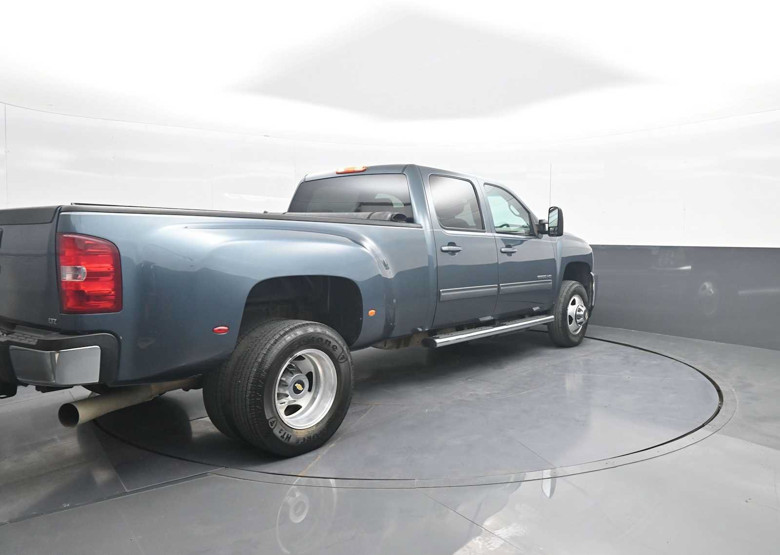 Used 2012 Chevrolet Silverado 3500 LTZ AWD/4WD image 8