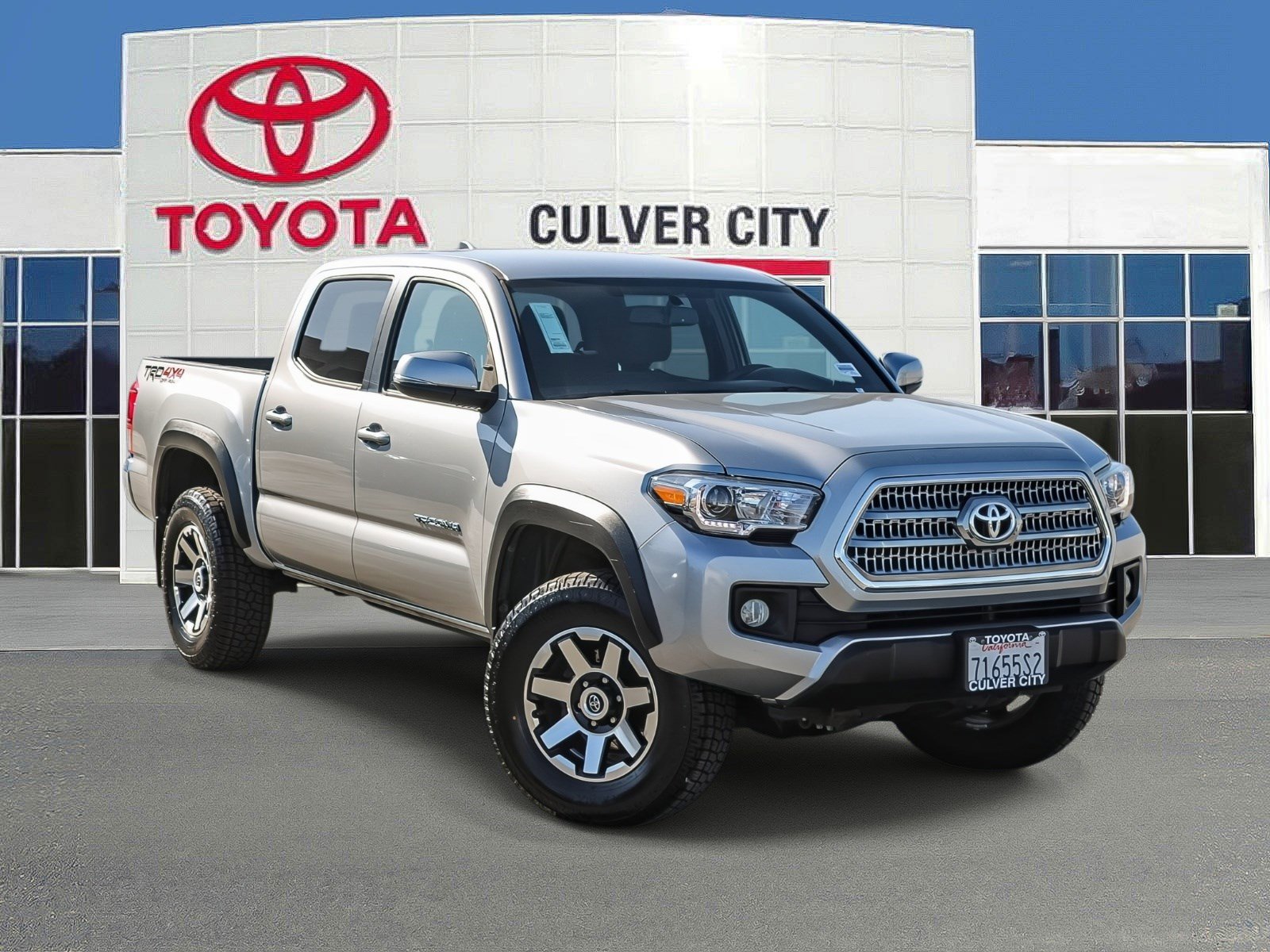 Used 2017 Toyota Tacoma TRD Sport image 1