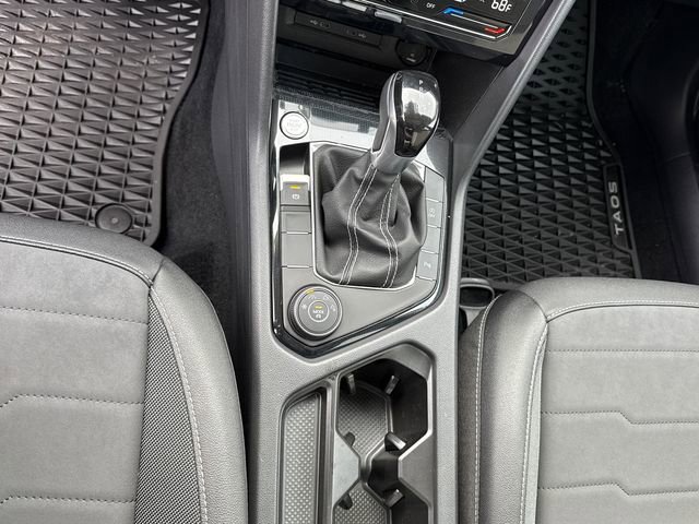 Certified 2025 Volkswagen Taos SE image 22