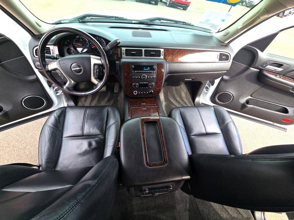 Used 2008 GMC Sierra 1500 Denali AWD/4WD image 16