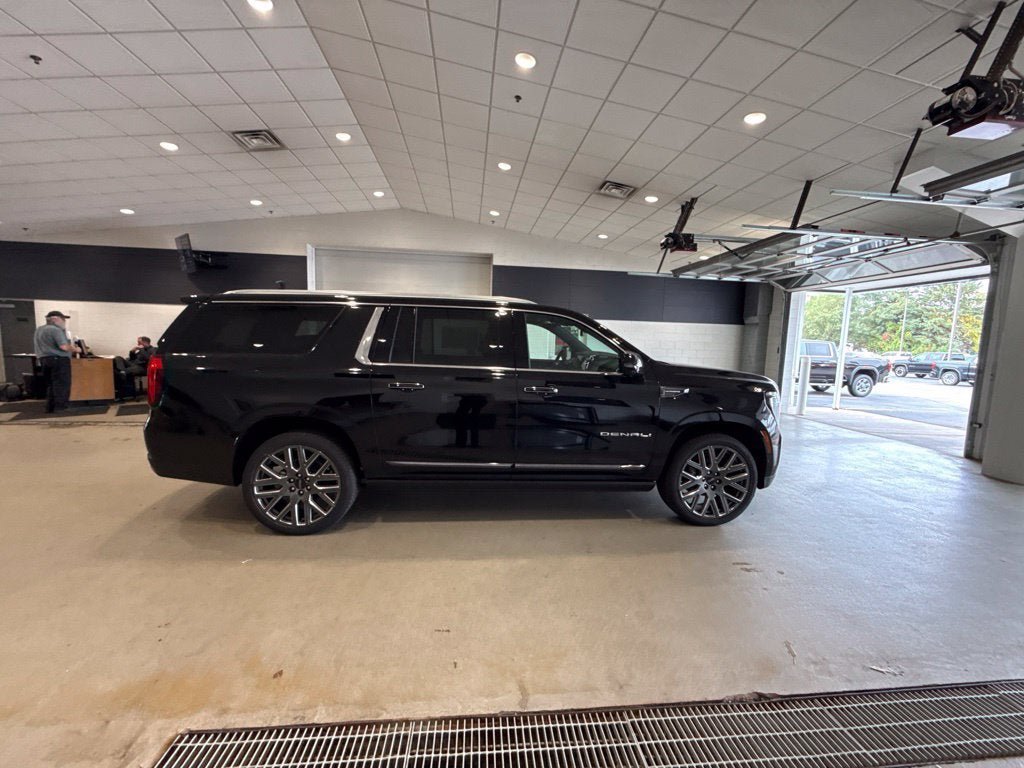 New 2026 GMC Yukon XL Denali Ultimate w/ LPO, Floor Liner Package AWD/4WD image 8