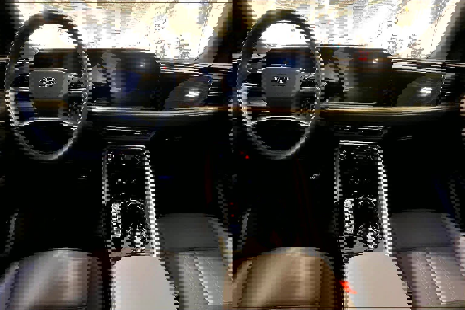 Used 2025 Audi Q5 Premium w/ Convenience Package image 16