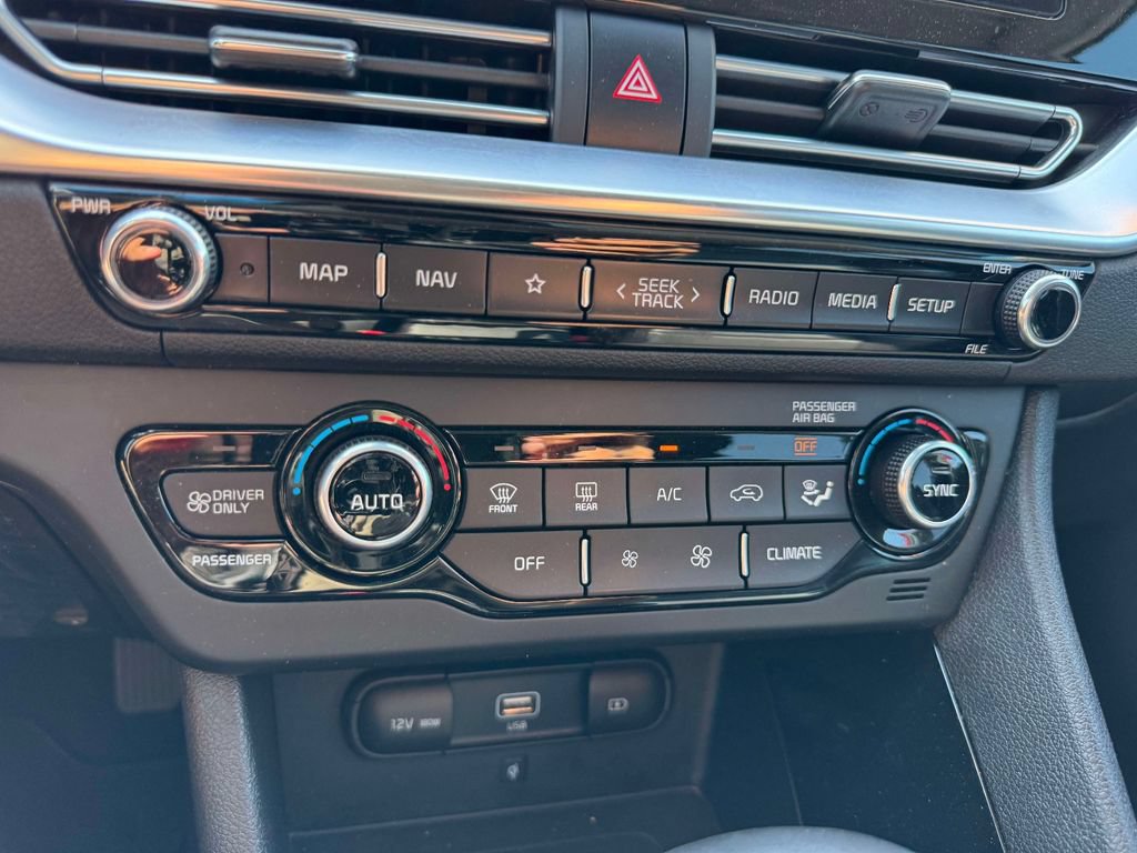 Certified 2022 Kia Niro EX Premium FWD image 24