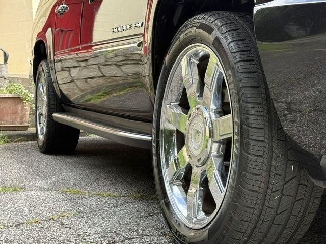 Used 2013 Cadillac Escalade ESV Luxury AWD/4WD image 12