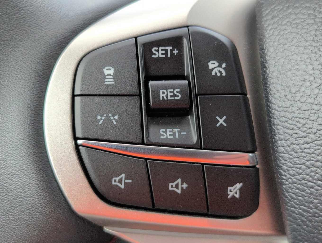 New 2025 Ford Explorer Active image 25