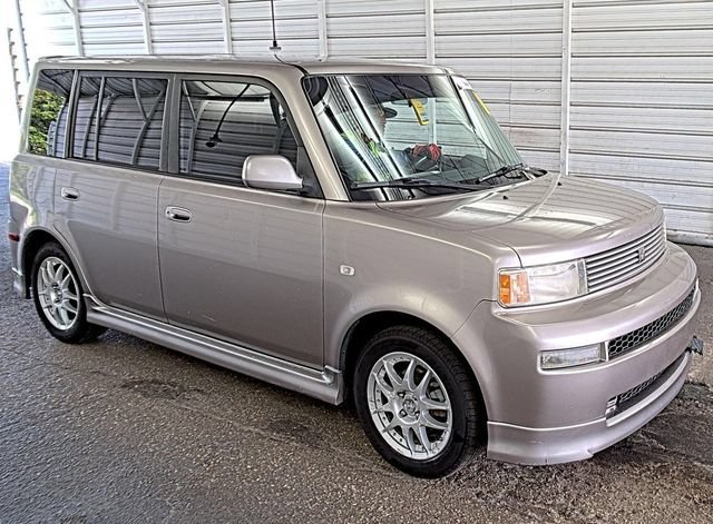 Used 2005 Scion xB FWD image 2