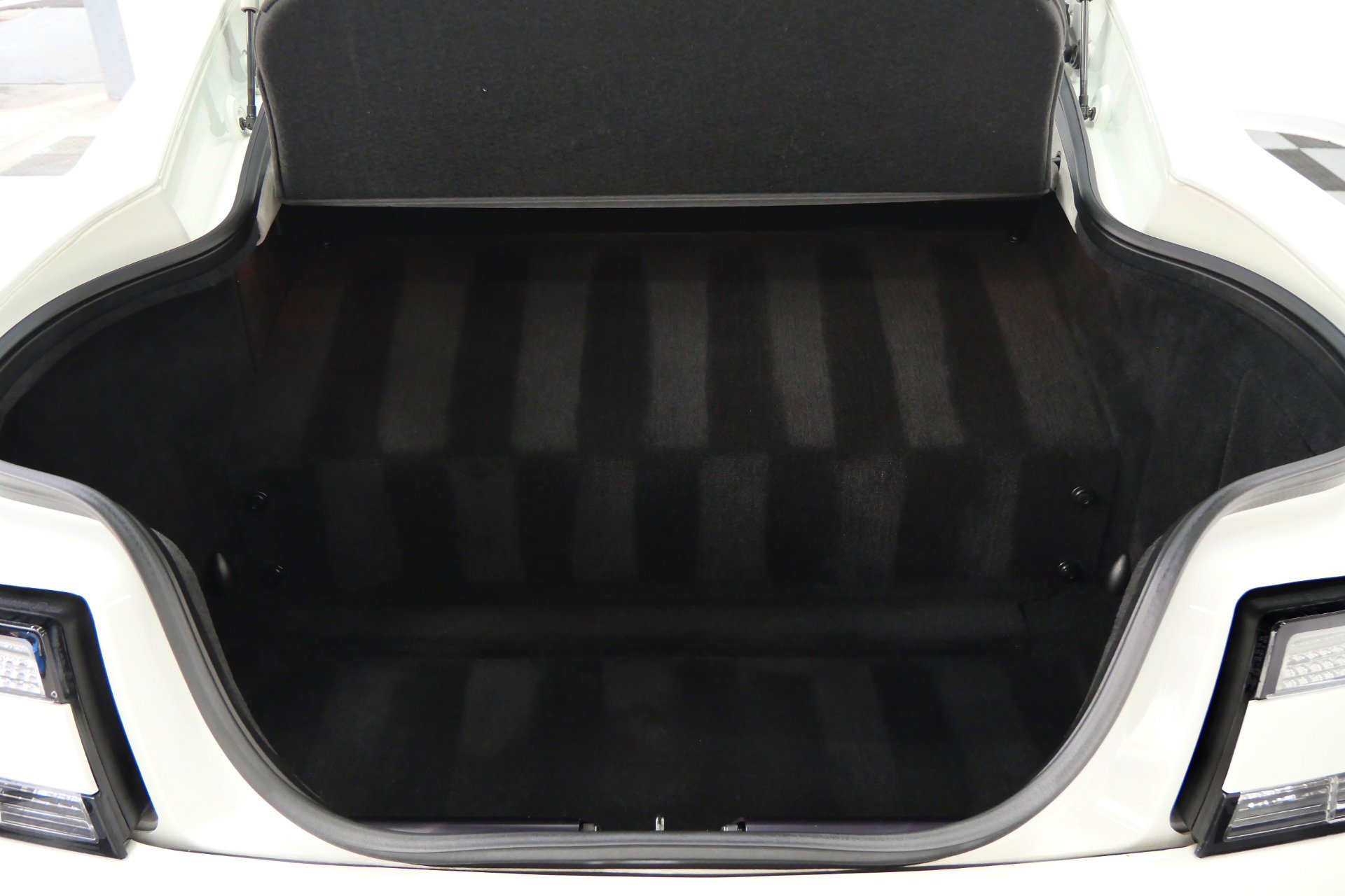 Used 2016 Aston Martin V8 Vantage GT RWD image 18