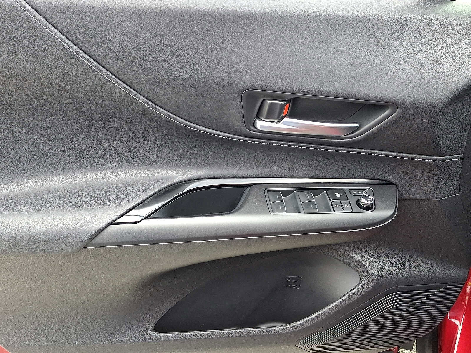 Certified 2023 Toyota Venza LE image 15