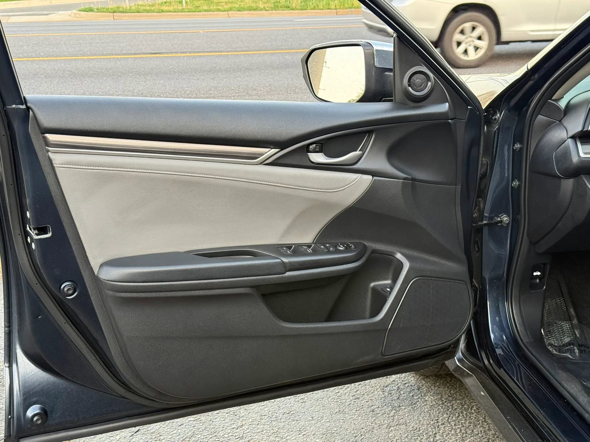 Used 2021 Honda Civic EX-L image 38