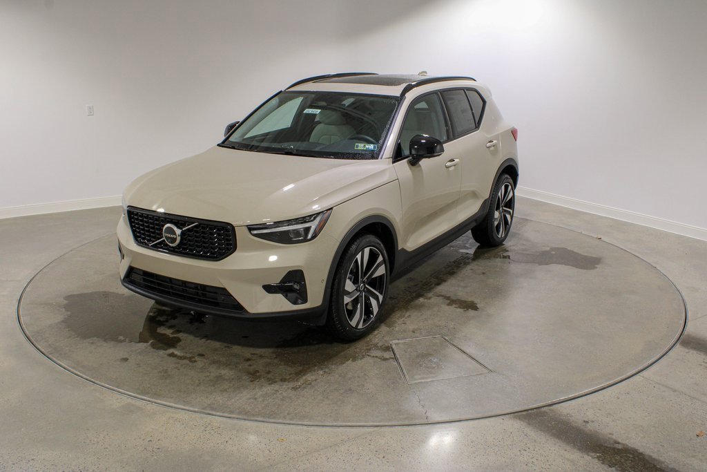 New 2026 Volvo XC40 B5 Ultra w/ Climate Package