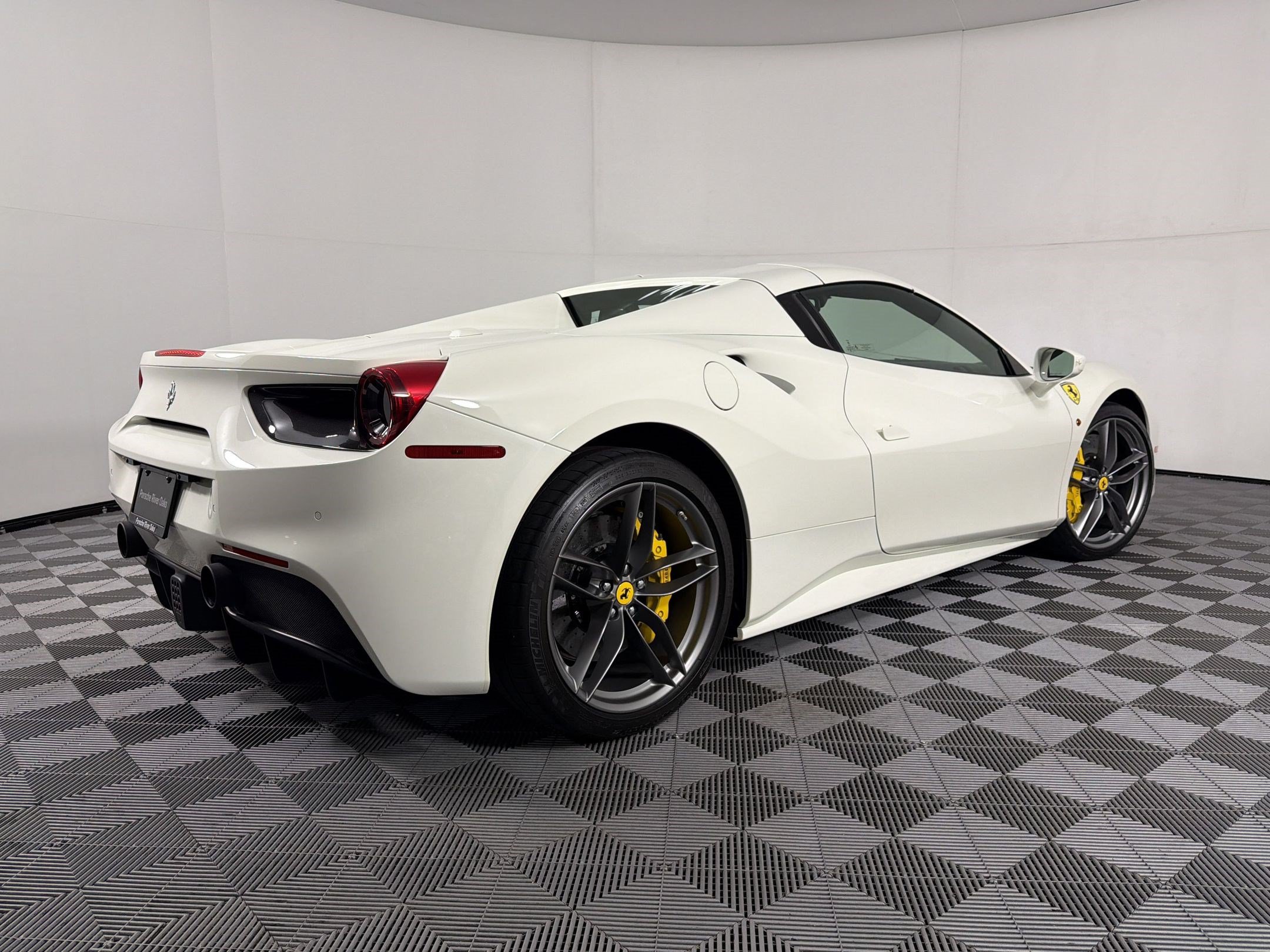 Used 2017 Ferrari 488 Spider RWD image 9
