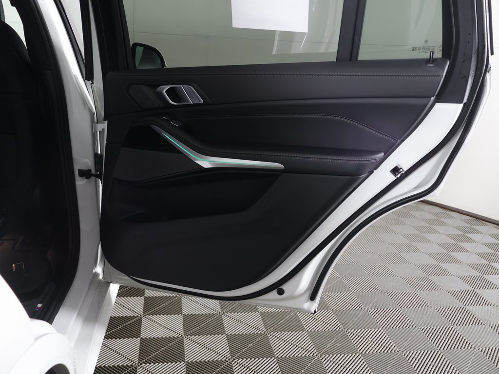 Used 2024 BMW X7 xDrive40i w/ M Sport Package AWD/4WD image 28