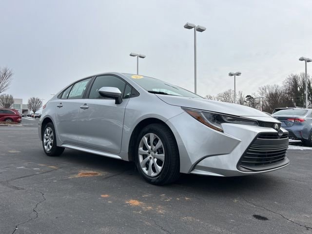 Used 2024 Toyota Corolla LE image 3