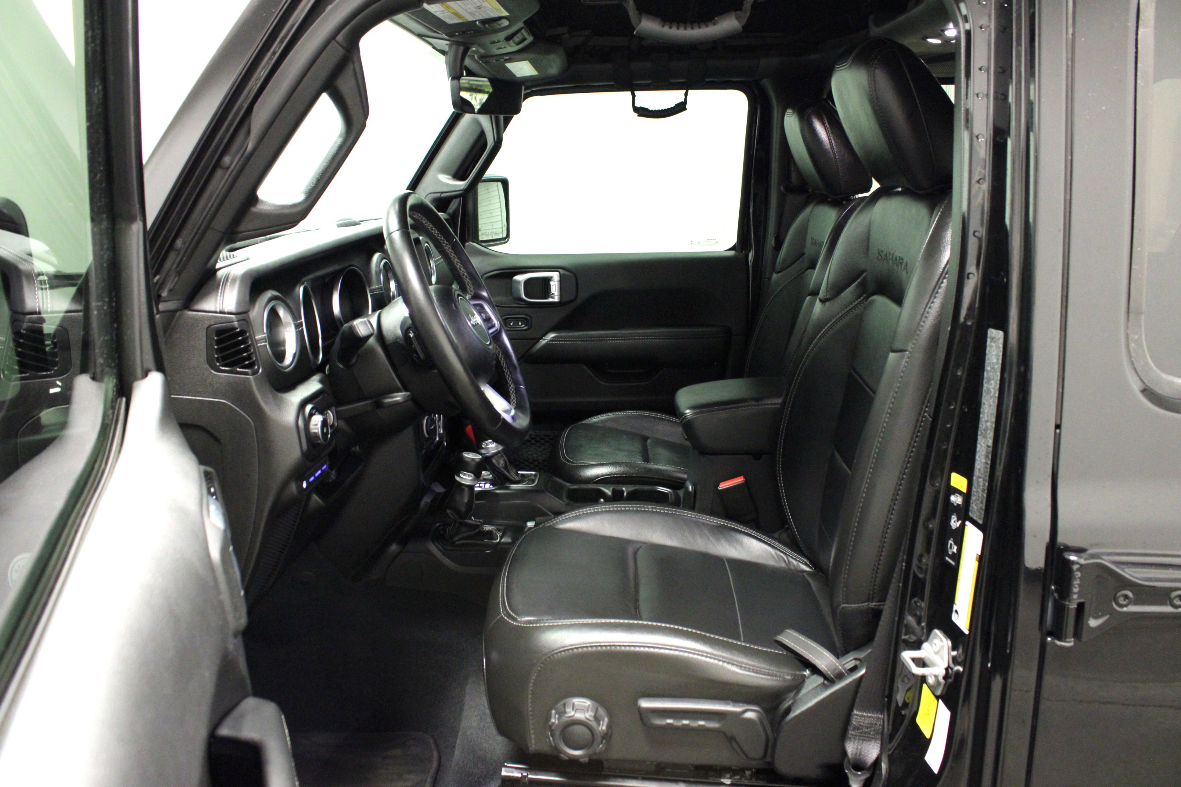 Used 2022 Jeep Wrangler Unlimited Sahara w/ Cold Weather Group image 17