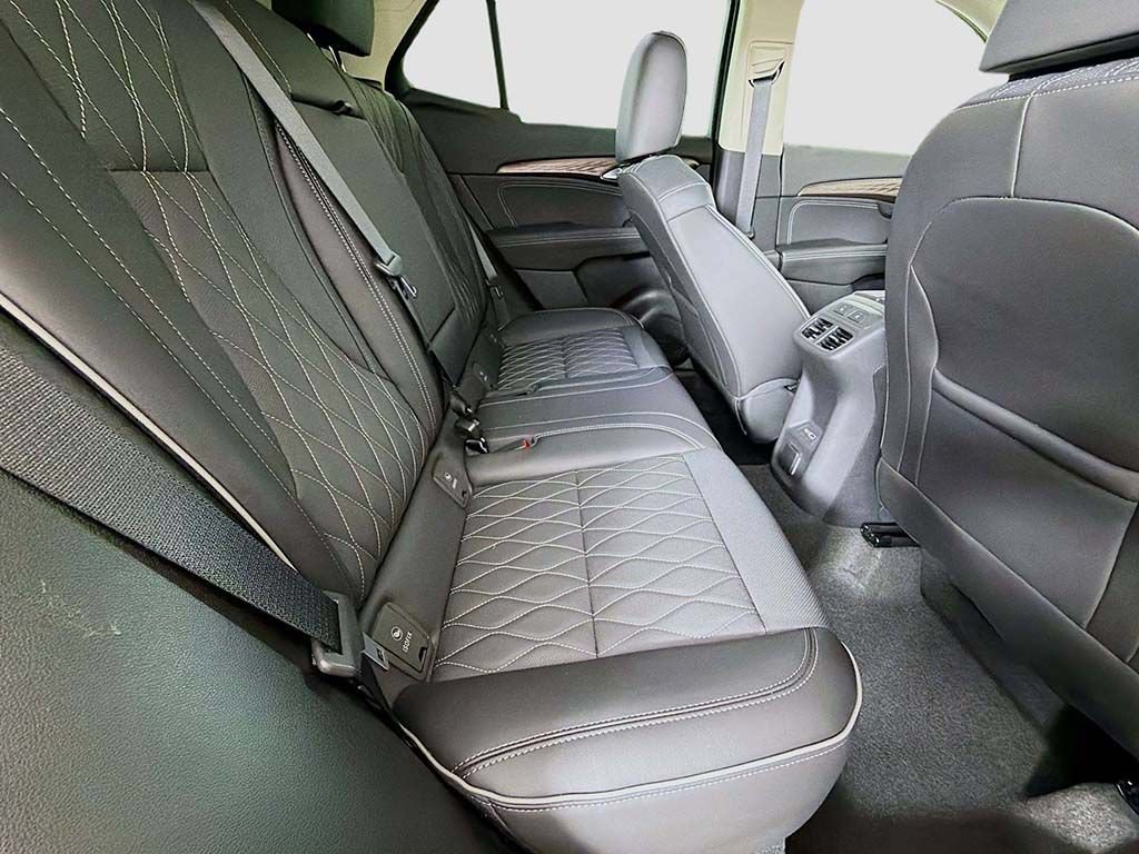 Used 2023 Buick Envision Avenir AWD/4WD image 29