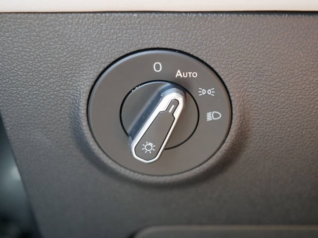 Certified 2025 Volkswagen Taos SE AWD/4WD image 25