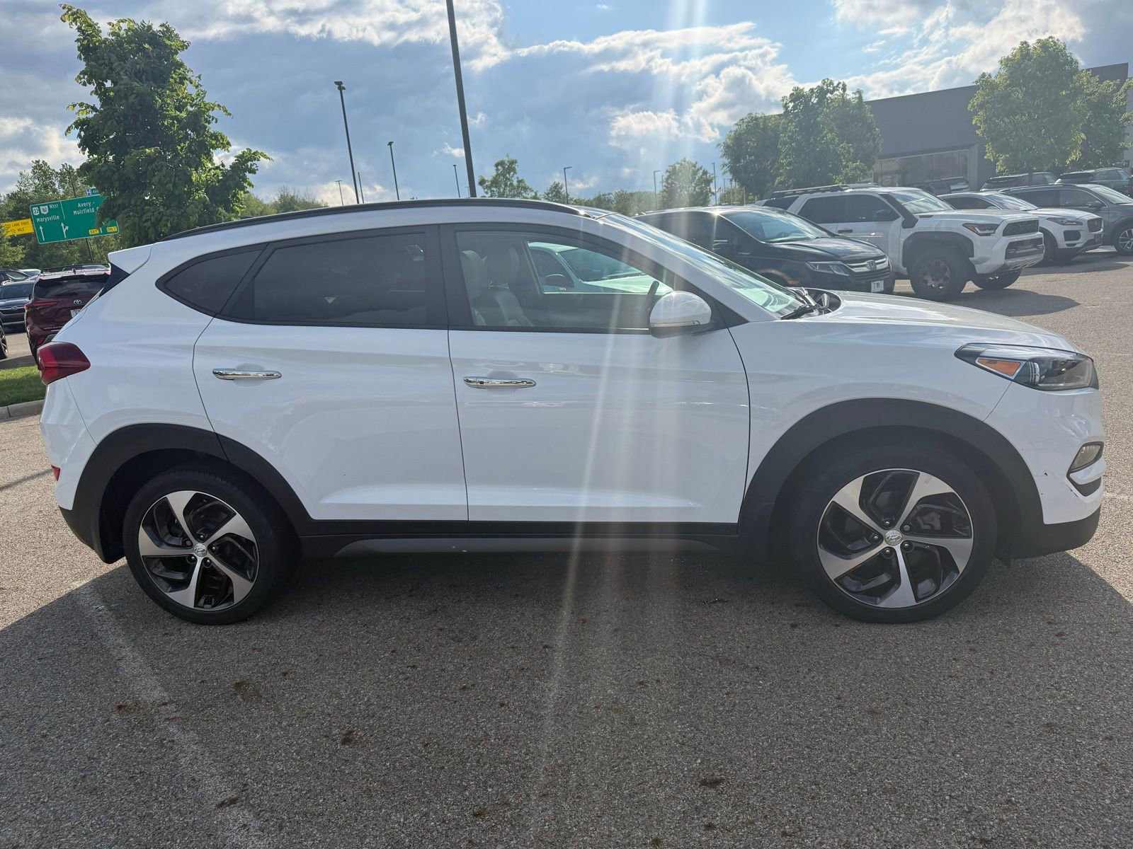 Used 2016 Hyundai Tucson Limited w/ Option Group 03 FWD image 4