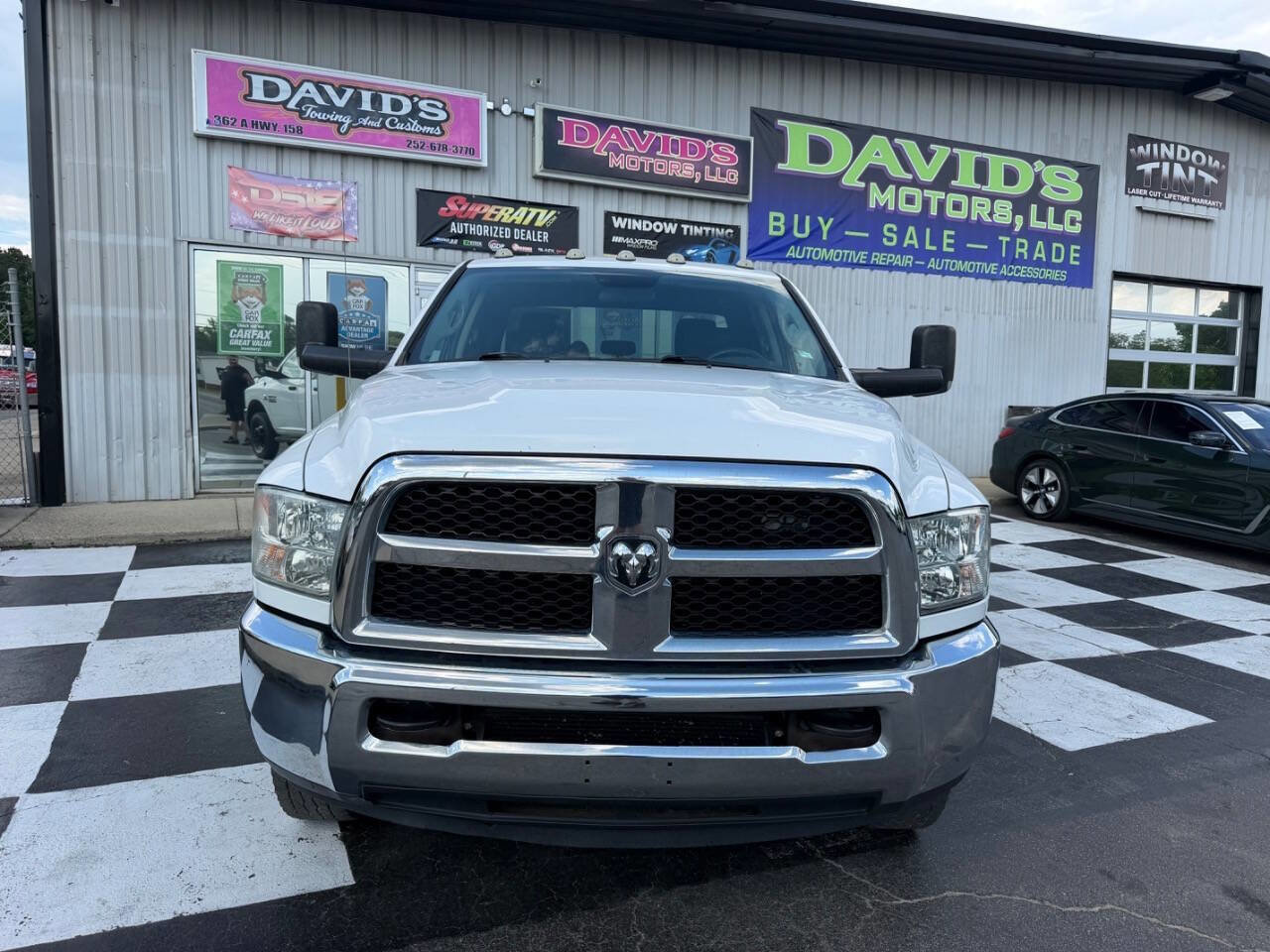 Used 2018 RAM 3500 Tradesman w/ Chrome Appearance Group AWD/4WD image 3