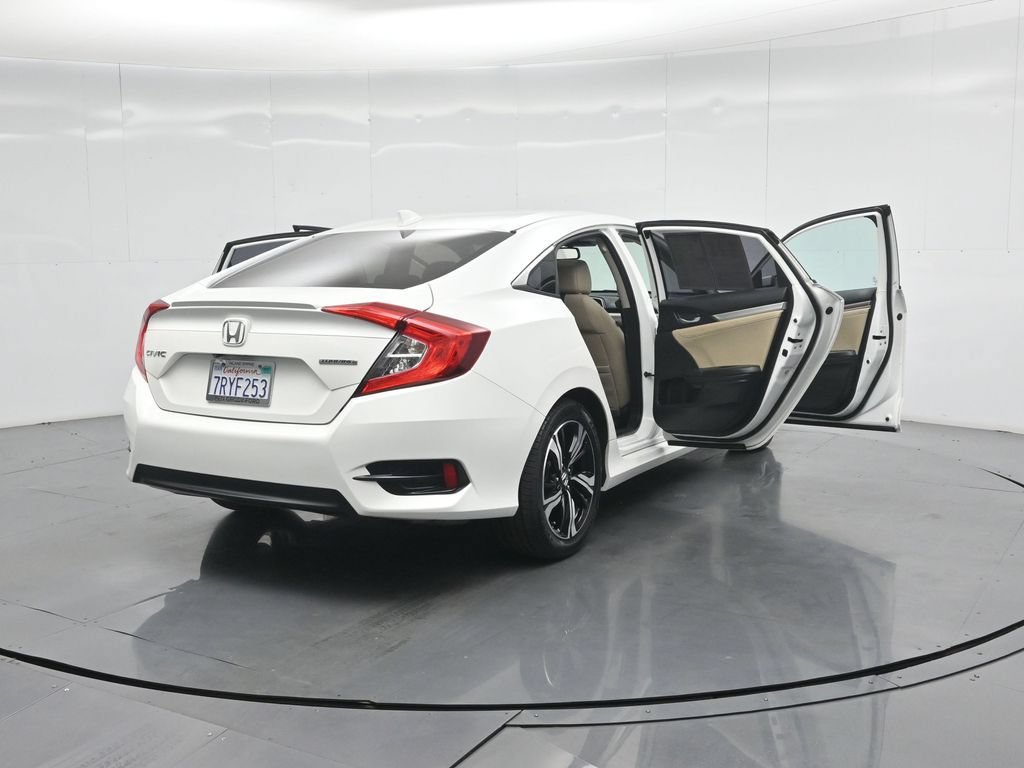 Used 2016 Honda Civic Touring image 4
