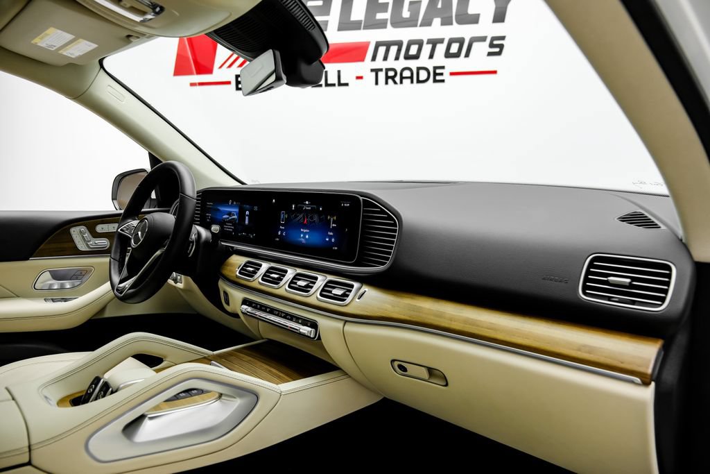 Used 2025 Mercedes-Benz GLE 450e 4MATIC w/ Driver Assistance Package image 16