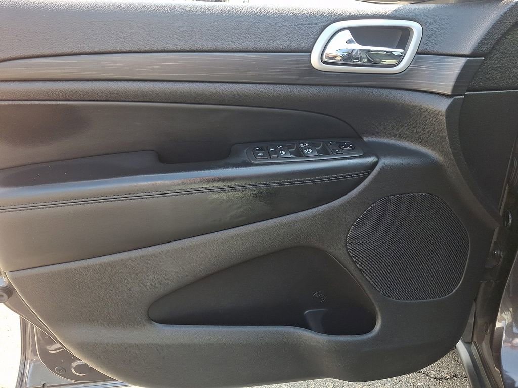 Used 2021 Jeep Grand Cherokee Laredo image 12