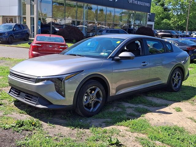 Certified 2025 Kia K4 FWD image 3