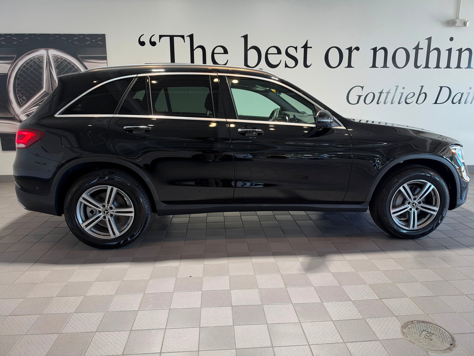 Used 2022 Mercedes-Benz GLC 300 4MATIC image 3