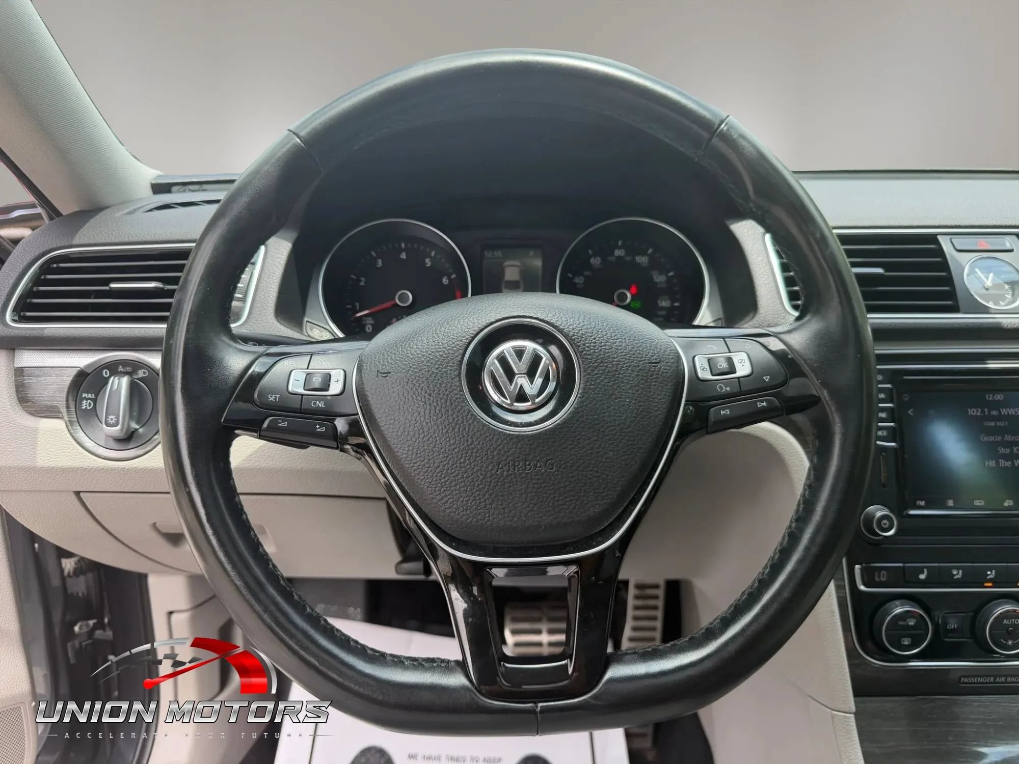 Used 2016 Volkswagen Passat 3.6 SEL Premium FWD image 28