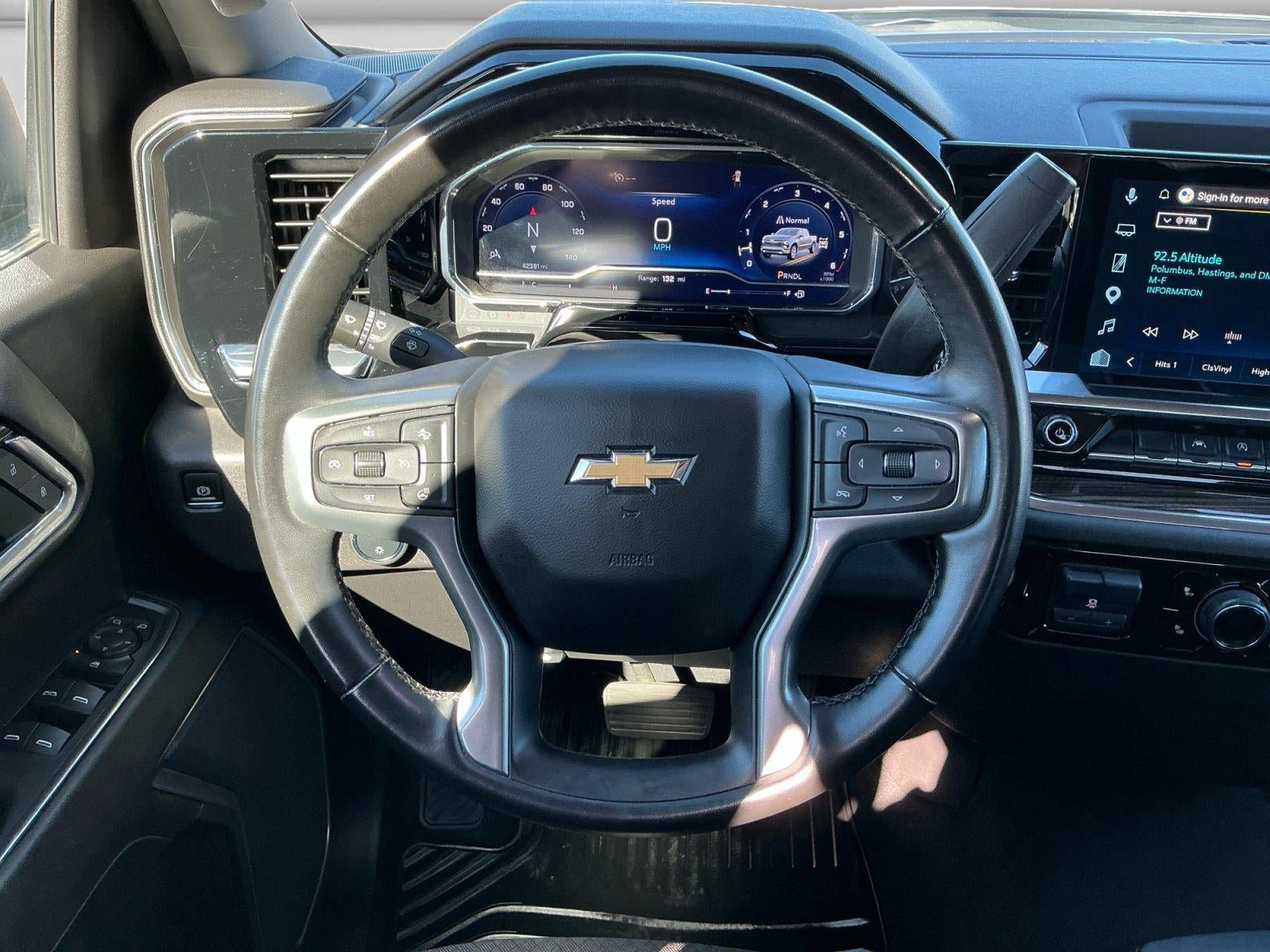 Used 2025 Chevrolet Silverado 1500 LT AWD/4WD image 12