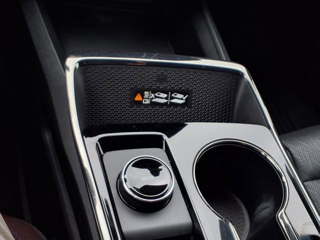 Used 2025 Chevrolet Equinox RS w/ Safety and Technology Package FWD image 16