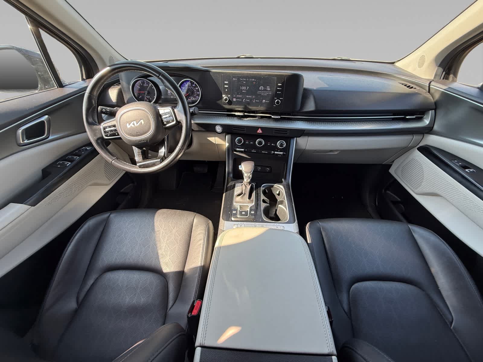 Used 2023 Kia Carnival LX FWD image 20