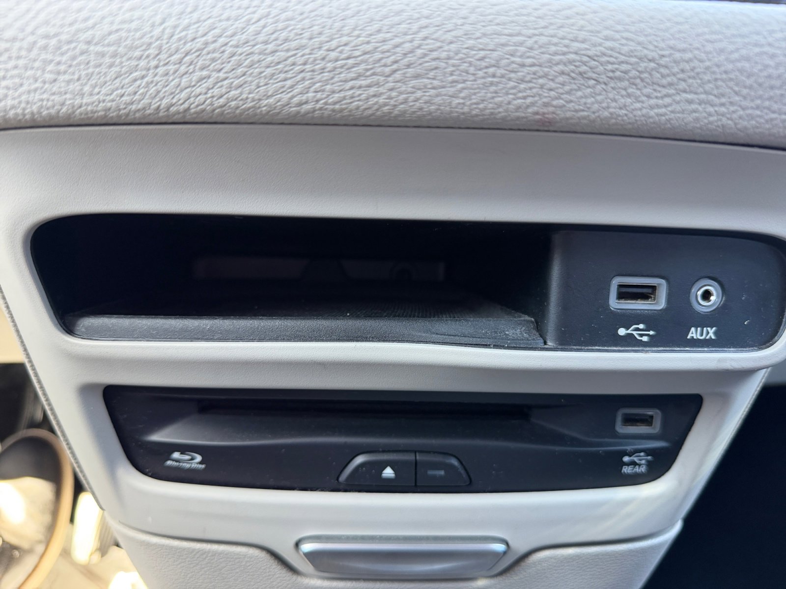 Used 2018 Chrysler Pacifica Limited FWD image 31