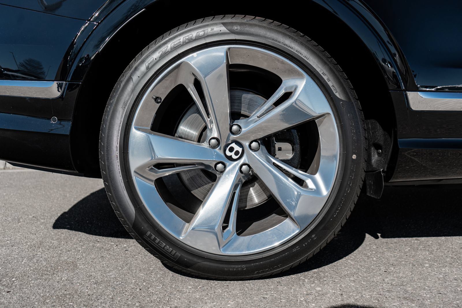 Certified 2024 Bentley Bentayga Extended Wheelbase AWD/4WD image 15