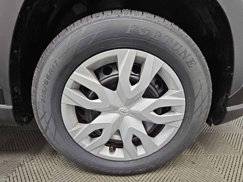 Used 2022 Toyota Corolla Cross L FWD image 43