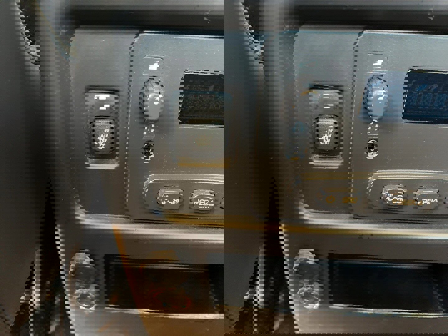 Used 2005 HUMMER H2 SUT w/ Preferred Equipment Group image 11