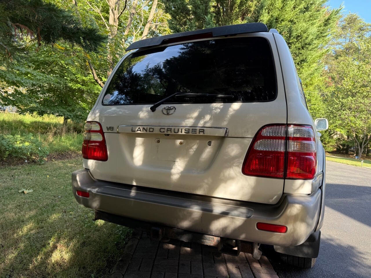 Used 2004 Toyota Land Cruiser image 2