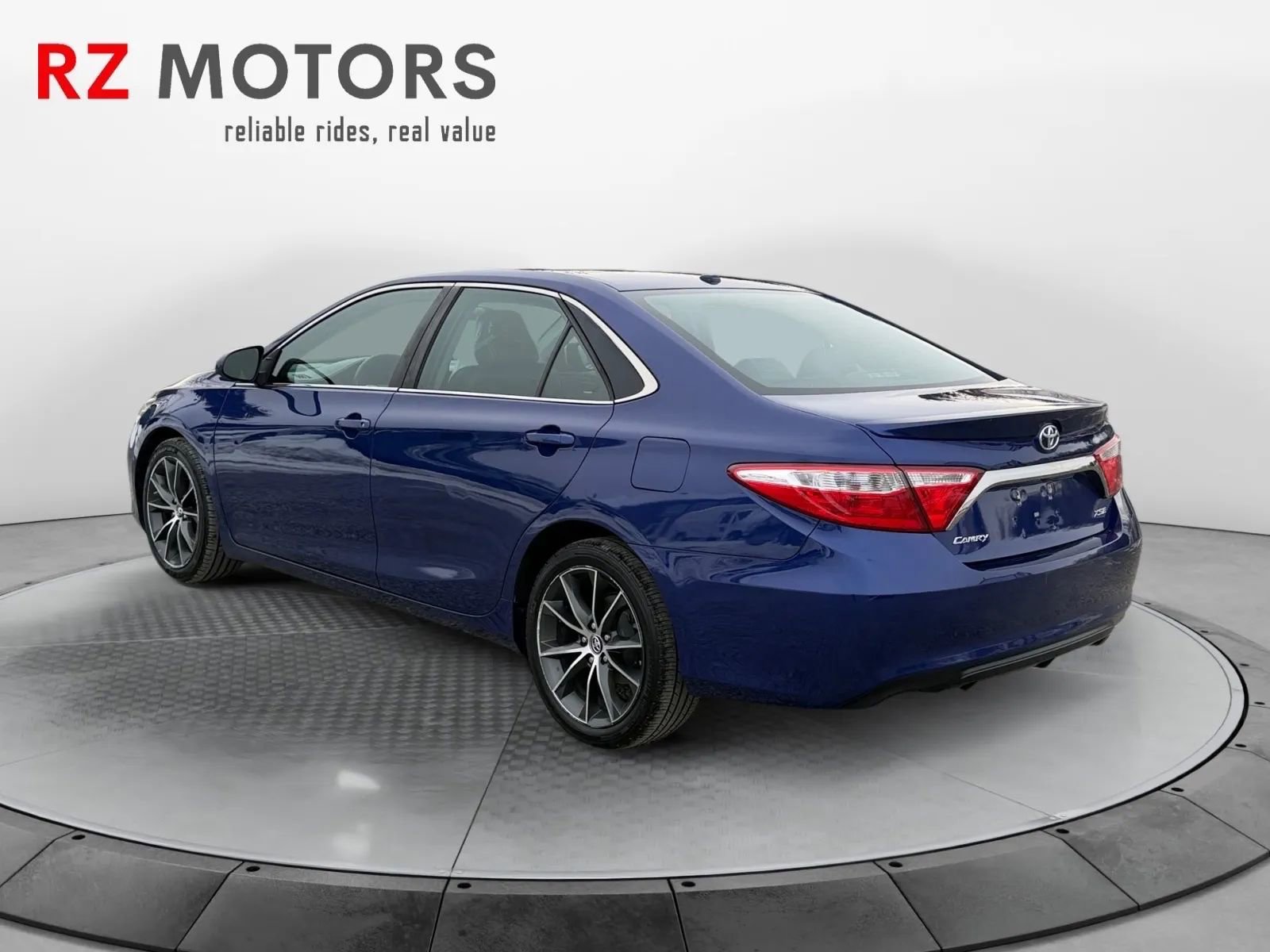 Used 2015 Toyota Camry XSE image 2