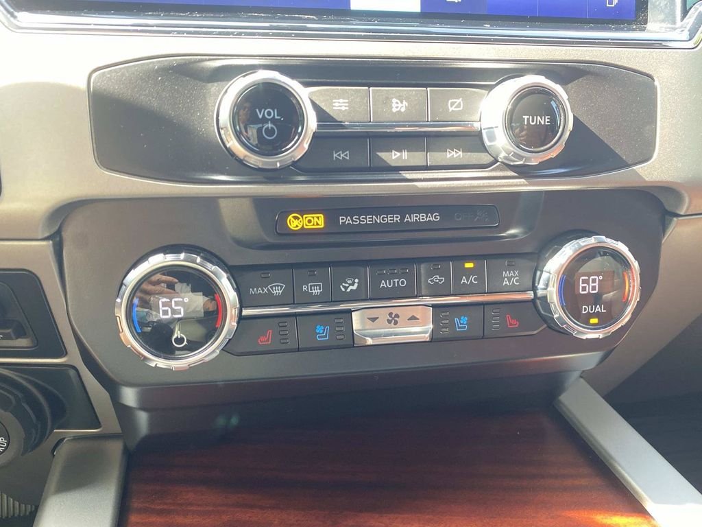 Certified 2022 Ford F250 King Ranch w/ King Ranch Ultimate Package AWD/4WD image 28