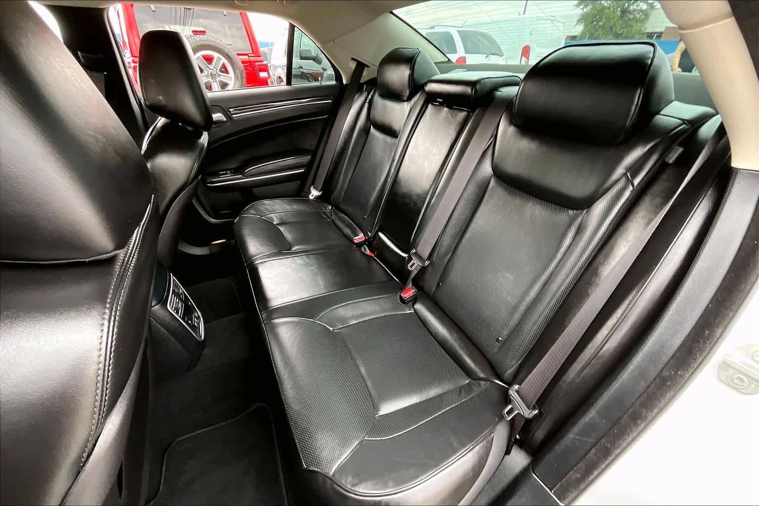 Used 2023 Chrysler 300 Touring L w/ Comfort Group image 19