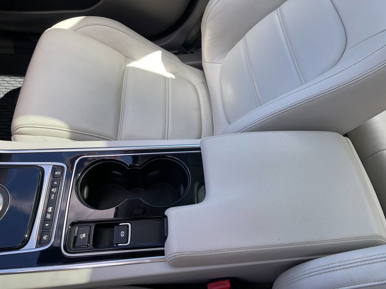 Used 2017 Jaguar XE Prestige image 15