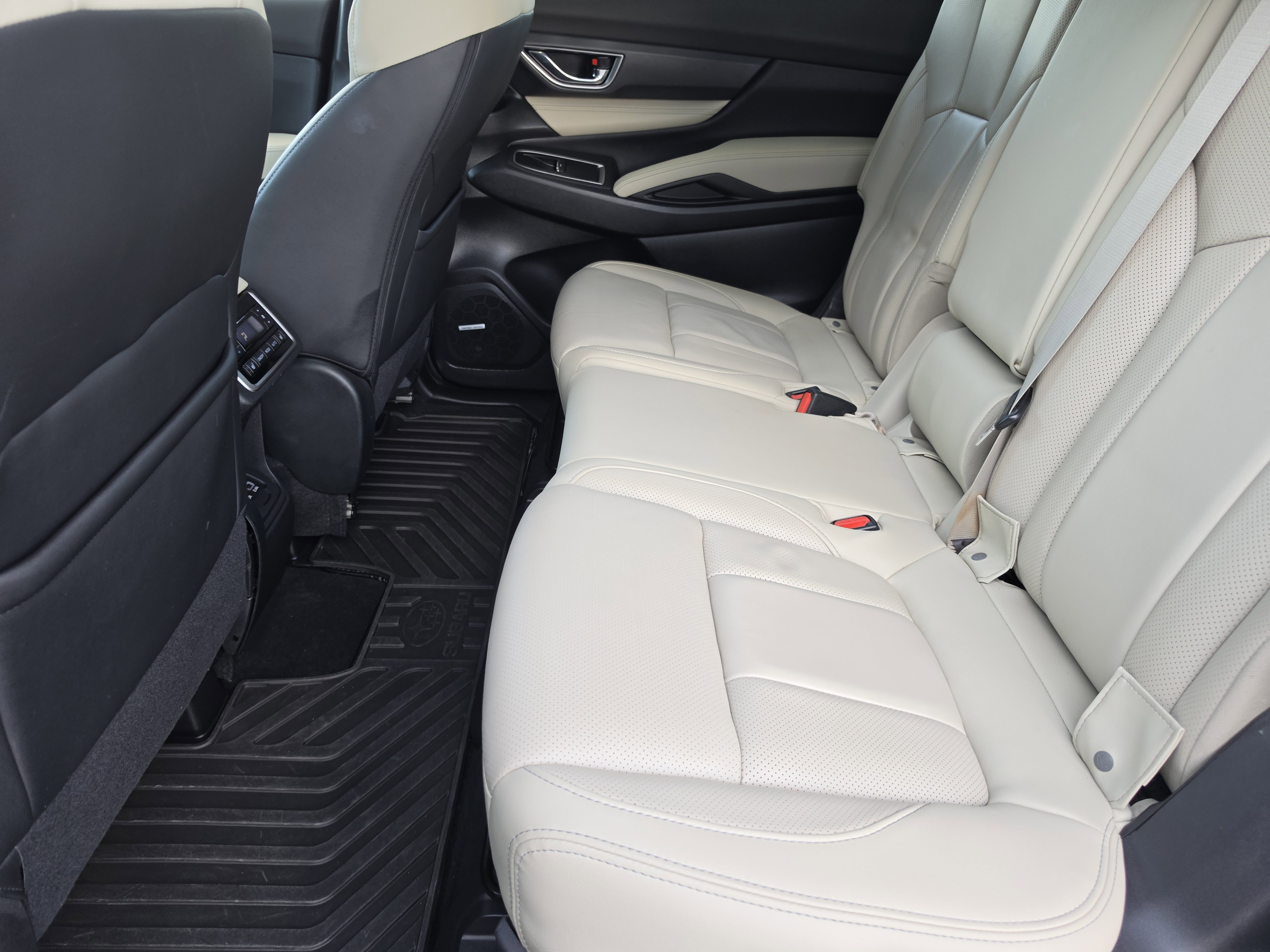 Used 2023 Subaru Ascent Limited w/ Technology Package image 10